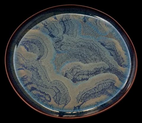 Dark reactive-glaze plate